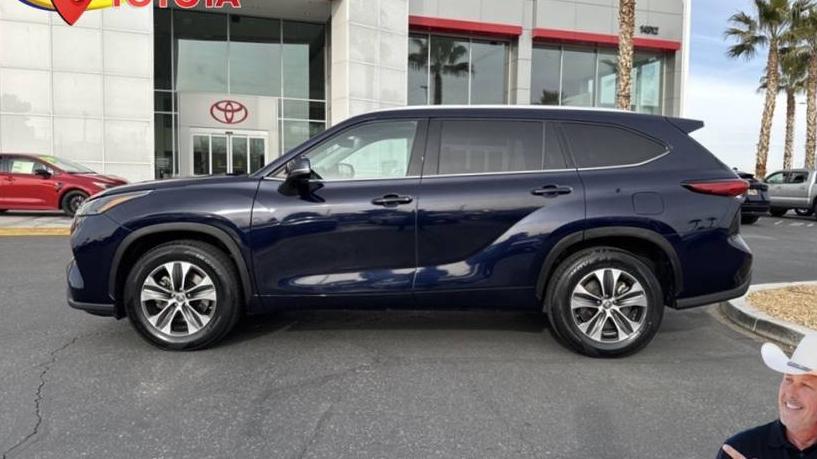 TOYOTA HIGHLANDER 2022 5TDGZRAH1NS543875 image