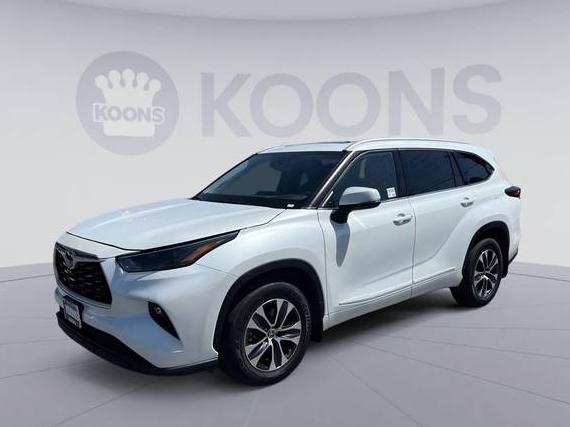 TOYOTA HIGHLANDER 2022 5TDGZRBH2NS572395 image
