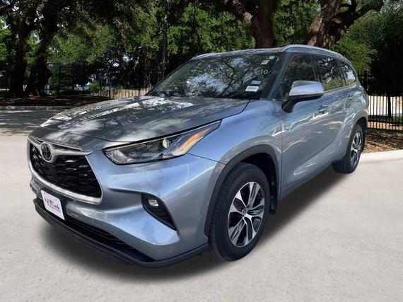 TOYOTA HIGHLANDER 2022 5TDGZRAH5NS111418 image