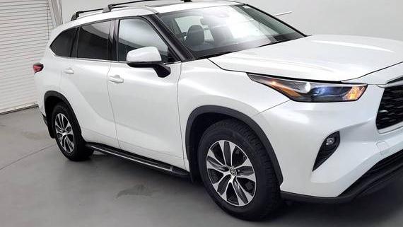 TOYOTA HIGHLANDER 2022 5TDHZRBH5NS203938 image