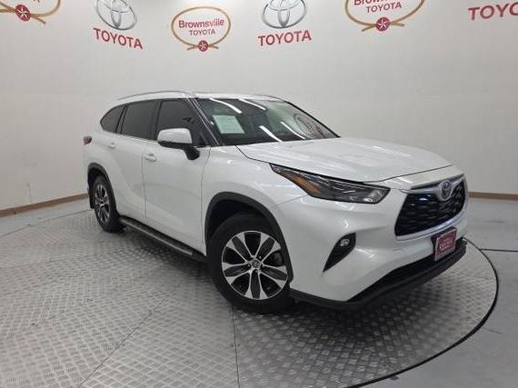 TOYOTA HIGHLANDER 2022 5TDGZRAH5NS099593 image