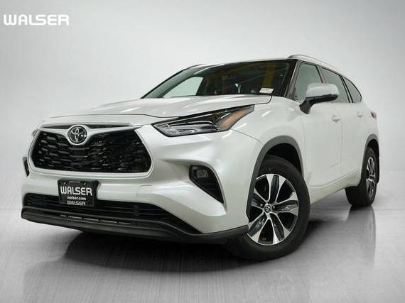 TOYOTA HIGHLANDER 2022 5TDHZRBH3NS572832 image
