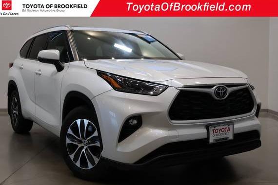 TOYOTA HIGHLANDER 2022 5TDHZRBHXNS174470 image