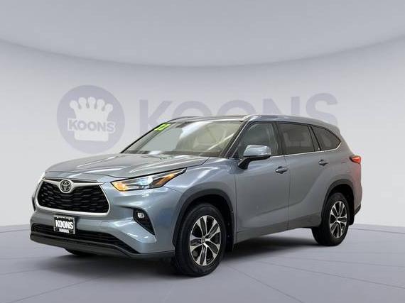TOYOTA HIGHLANDER 2022 5TDGZRBH3NS238571 image