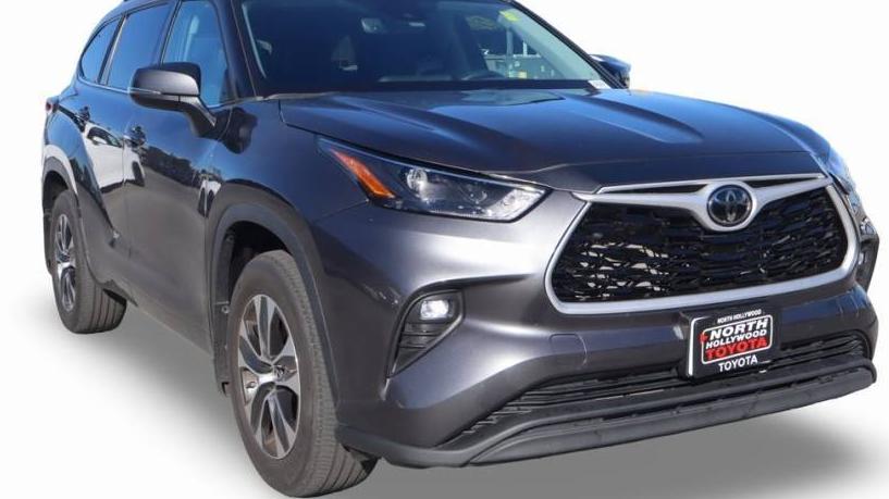 TOYOTA HIGHLANDER 2022 5TDHZRAH8NS117895 image