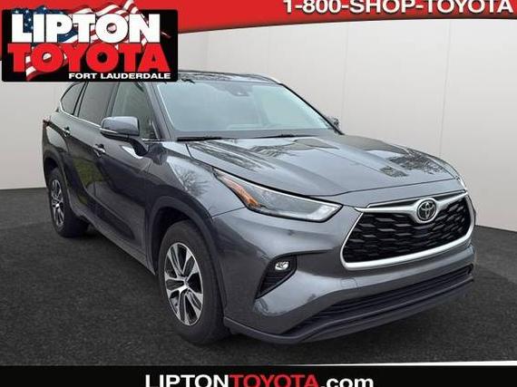 TOYOTA HIGHLANDER 2022 5TDGZRAH4NS538847 image