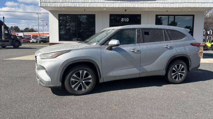 TOYOTA HIGHLANDER 2022 5TDHZRAH3NS545518 image