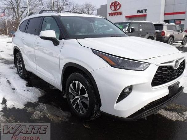 TOYOTA HIGHLANDER 2022 5TDGZRBH2NS211796 image