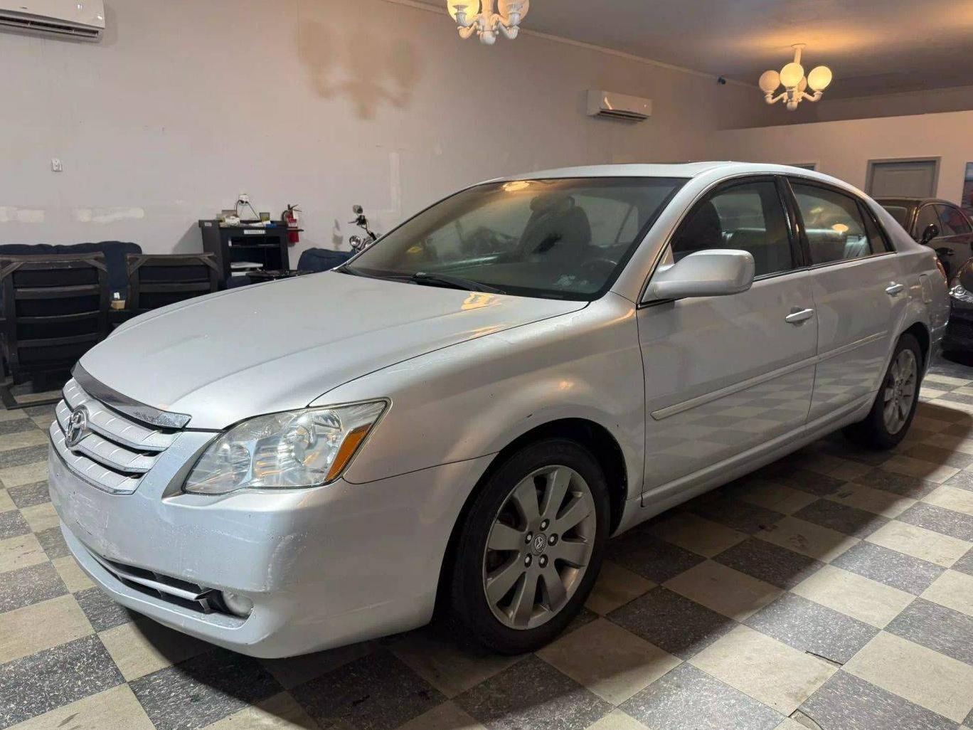 TOYOTA AVALON 2006 4T1BK36BX6U137294 image