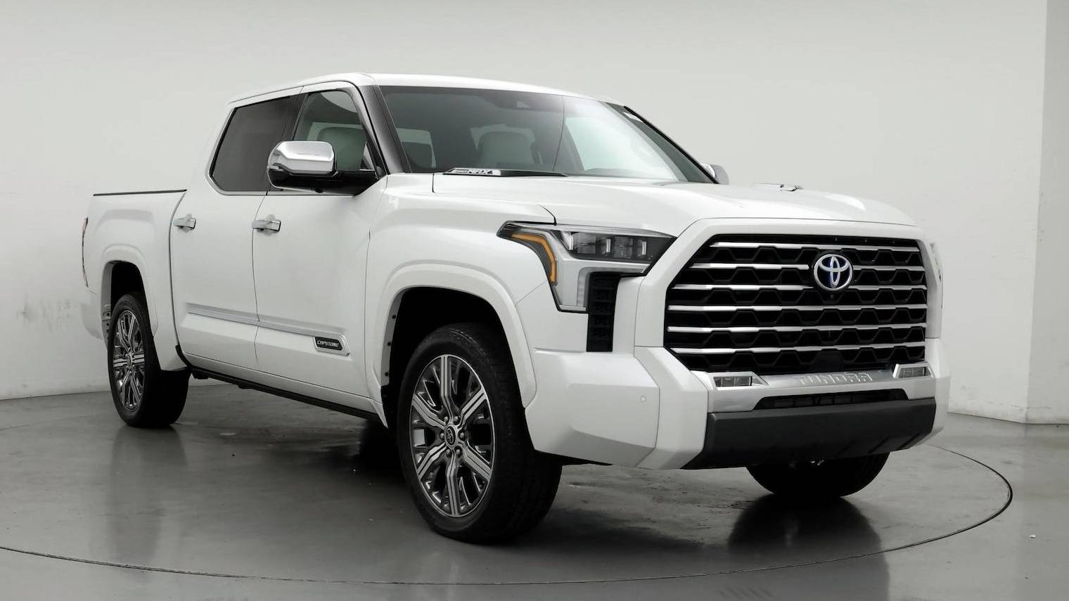 TOYOTA TUNDRA 2023 5TFVC5DB7PX030555 image