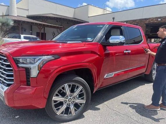 TOYOTA TUNDRA 2023 5TFVC5DB1PX031880 image