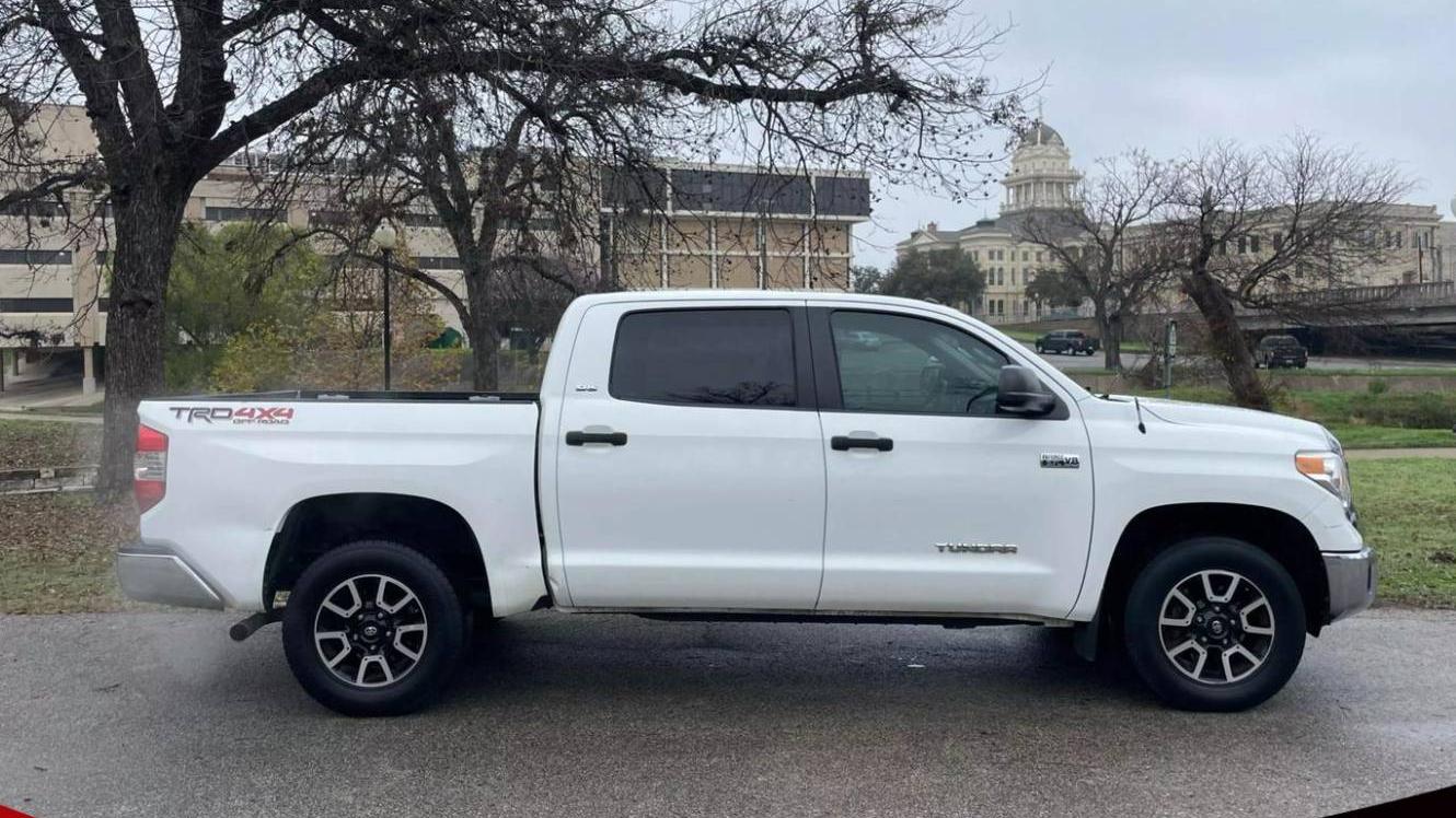 TOYOTA TUNDRA 2016 5TFDW5F1XGX563958 image