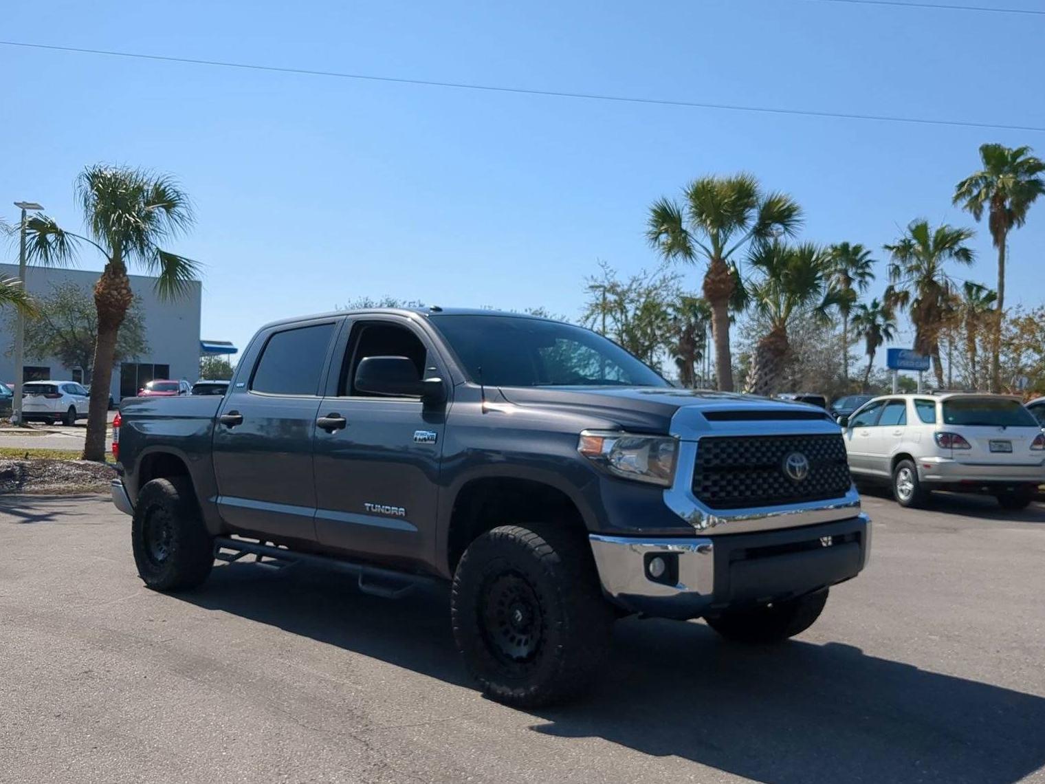 TOYOTA TUNDRA 2019 5TFDW5F13KX836358 image