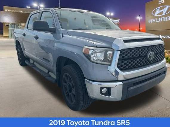 TOYOTA TUNDRA 2019 5TFEM5F10KX142883 image