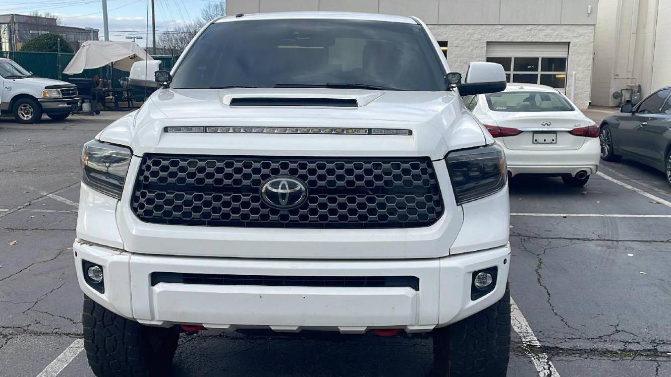 TOYOTA TUNDRA 2019 5TFDW5F16KX826472 image