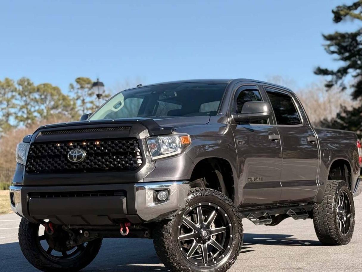 TOYOTA TUNDRA 2019 5TFDW5F17KX781705 image