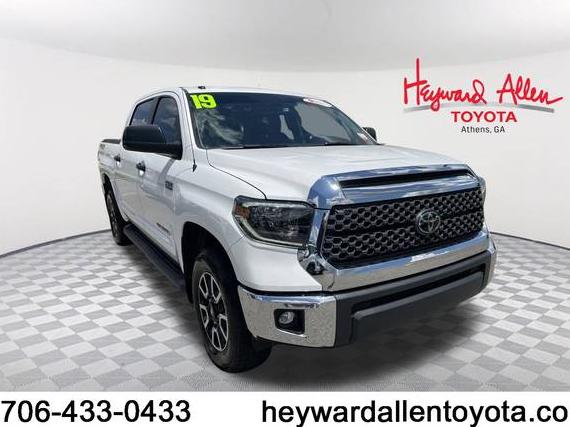 TOYOTA TUNDRA 2019 5TFDW5F15KX833901 image