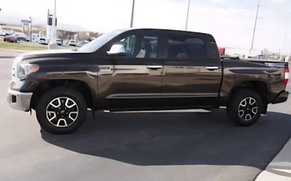 TOYOTA TUNDRA 2018 5TFAY5F19JX723798 image