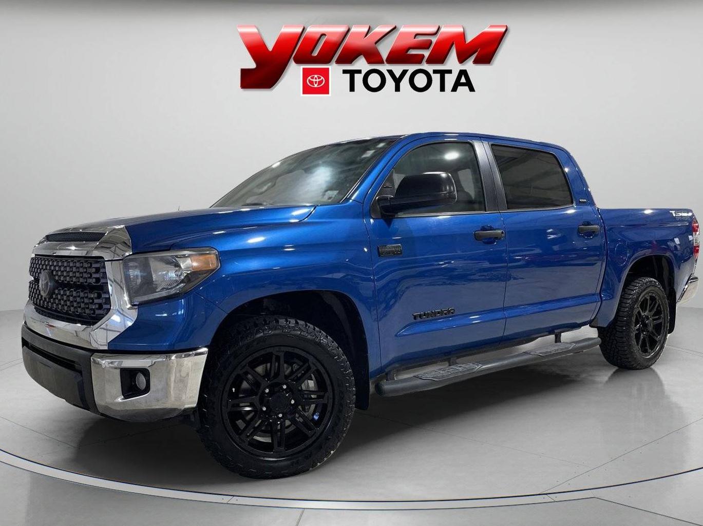 TOYOTA TUNDRA 2018 5TFDW5F14JX701890 image