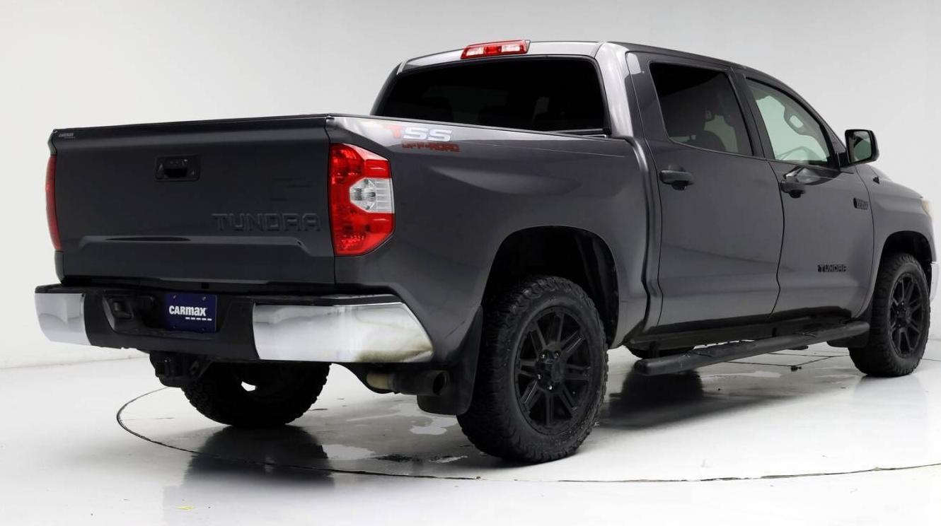 TOYOTA TUNDRA 2018 5TFDY5F19JX702608 image