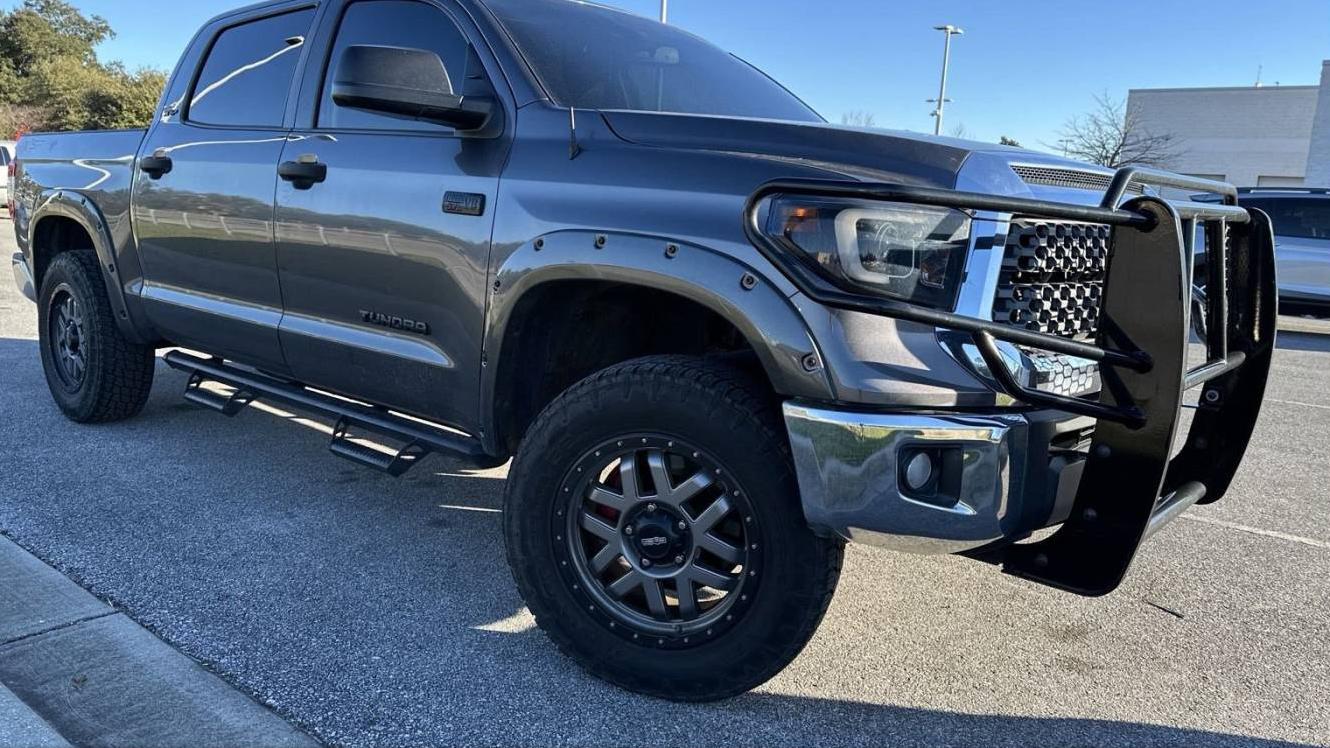 TOYOTA TUNDRA 2018 5TFDW5F1XJX761902 image