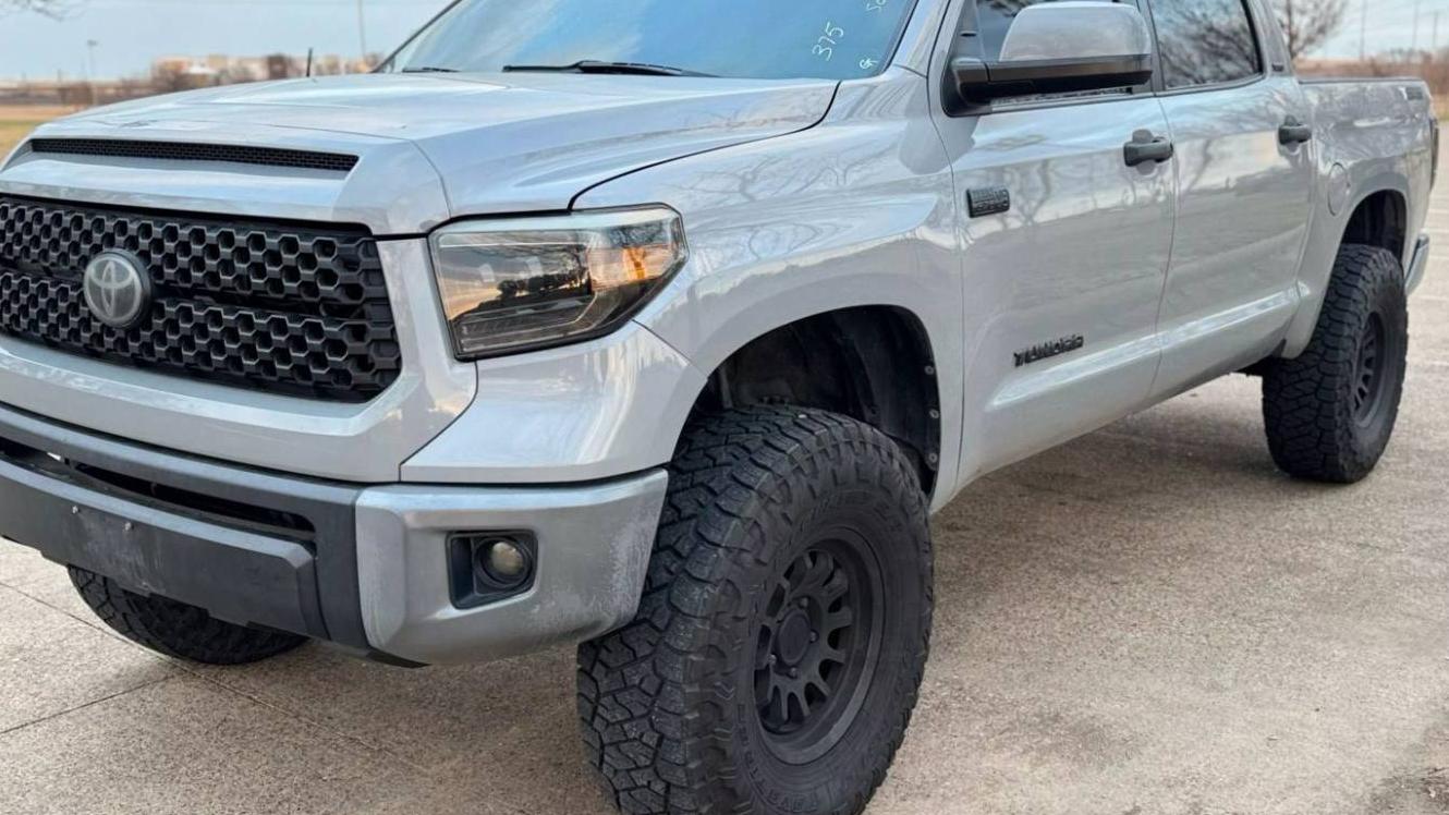 TOYOTA TUNDRA 2018 5TFDW5F14JX725560 image