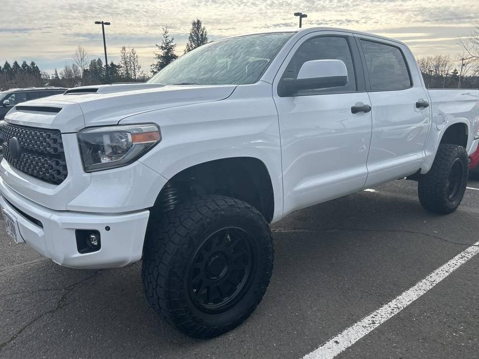 TOYOTA TUNDRA 2018 5TFDY5F18JX729573 image