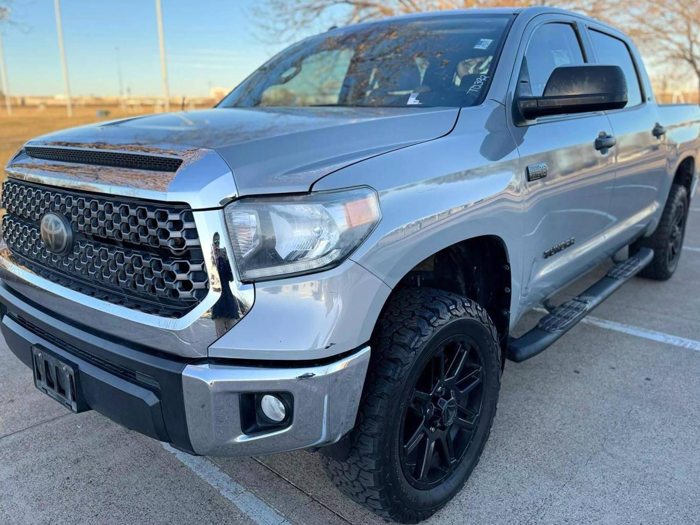 TOYOTA TUNDRA 2018 5TFDW5F17JX745009 image