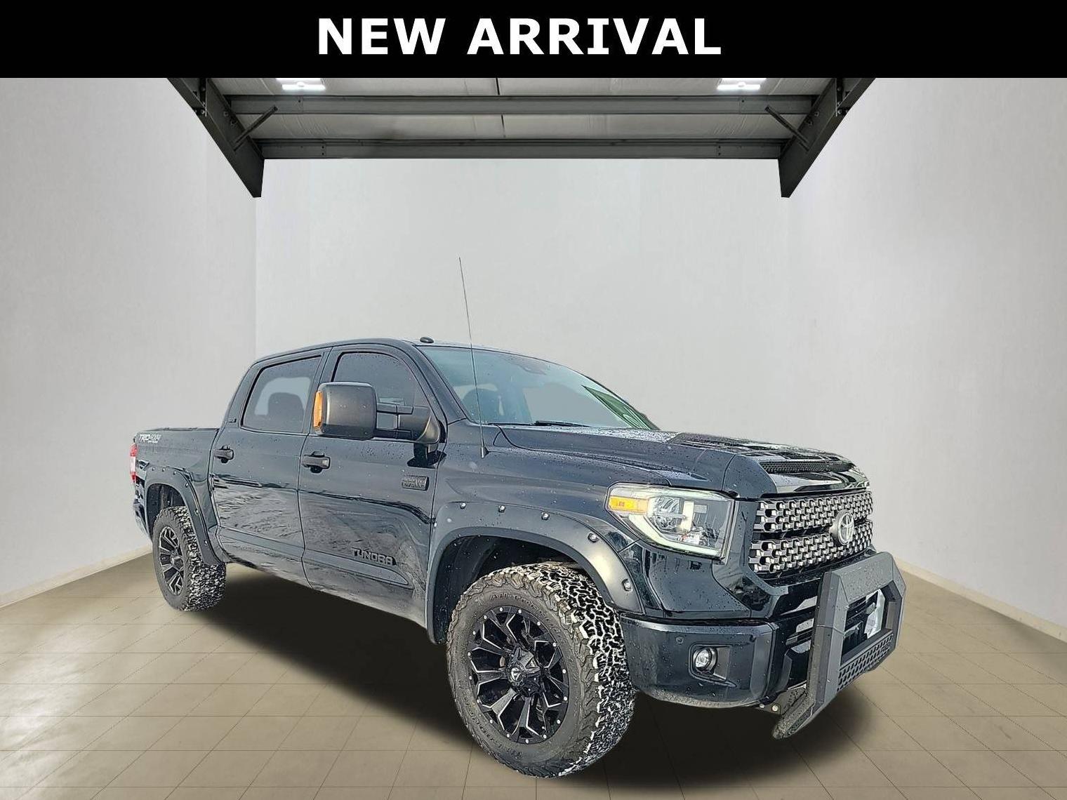 TOYOTA TUNDRA 2018 5TFDY5F19JX677922 image