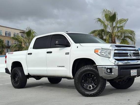 TOYOTA TUNDRA 2017 5TFDY5F12HX674385 image
