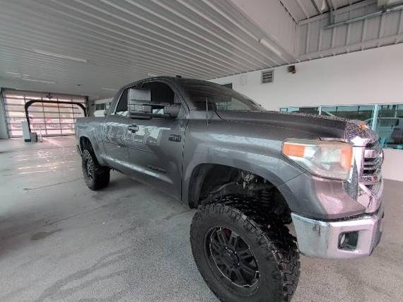 TOYOTA TUNDRA 2017 5TFUW5F11HX619531 image