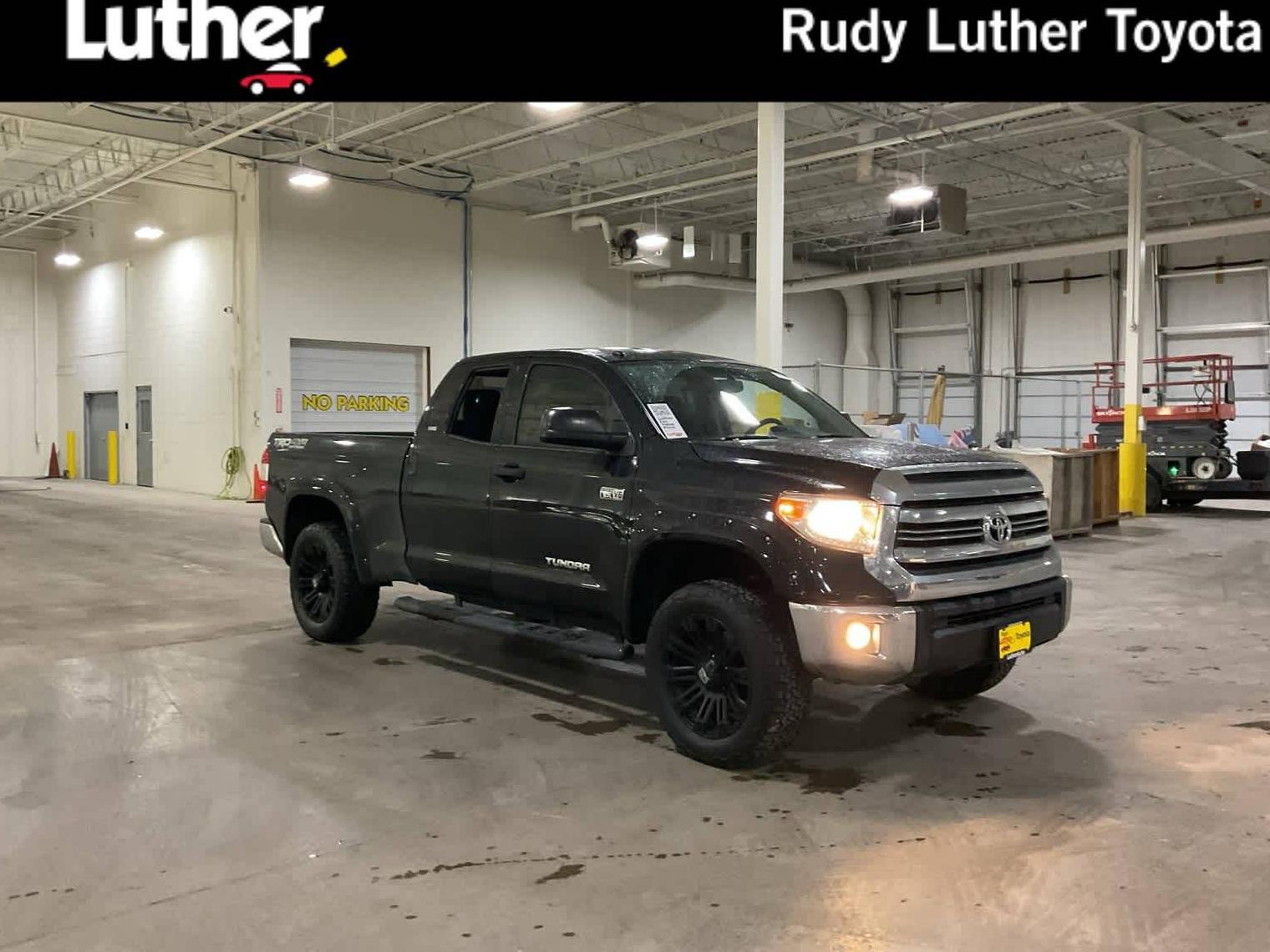 TOYOTA TUNDRA 2017 5TFUW5F11HX586756 image