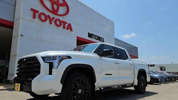 TOYOTA TUNDRA 2024 5TFWC5DB9RX077982 image