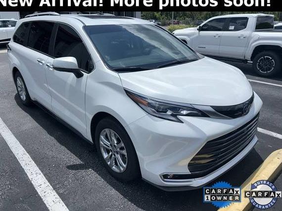 TOYOTA SIENNA 2023 5TDESKFC5PS105847 image