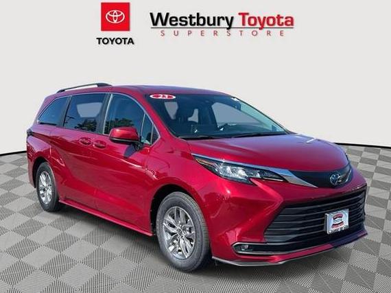 TOYOTA SIENNA 2023 5TDKSKFC1PS073904 image