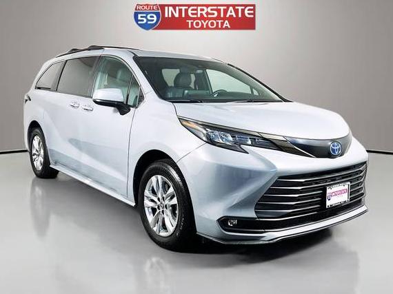 TOYOTA SIENNA 2023 5TDCSKFC9PS084864 image