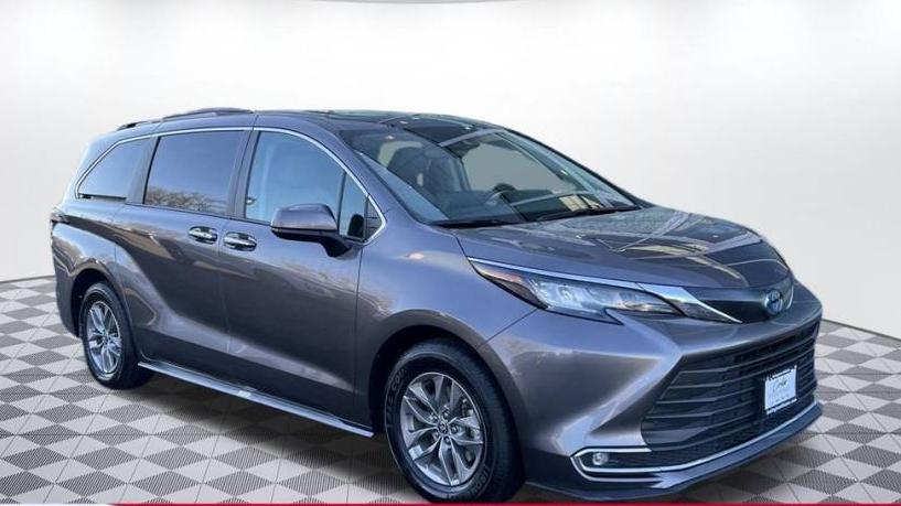 TOYOTA SIENNA 2023 5TDYRKEC7PS151318 image