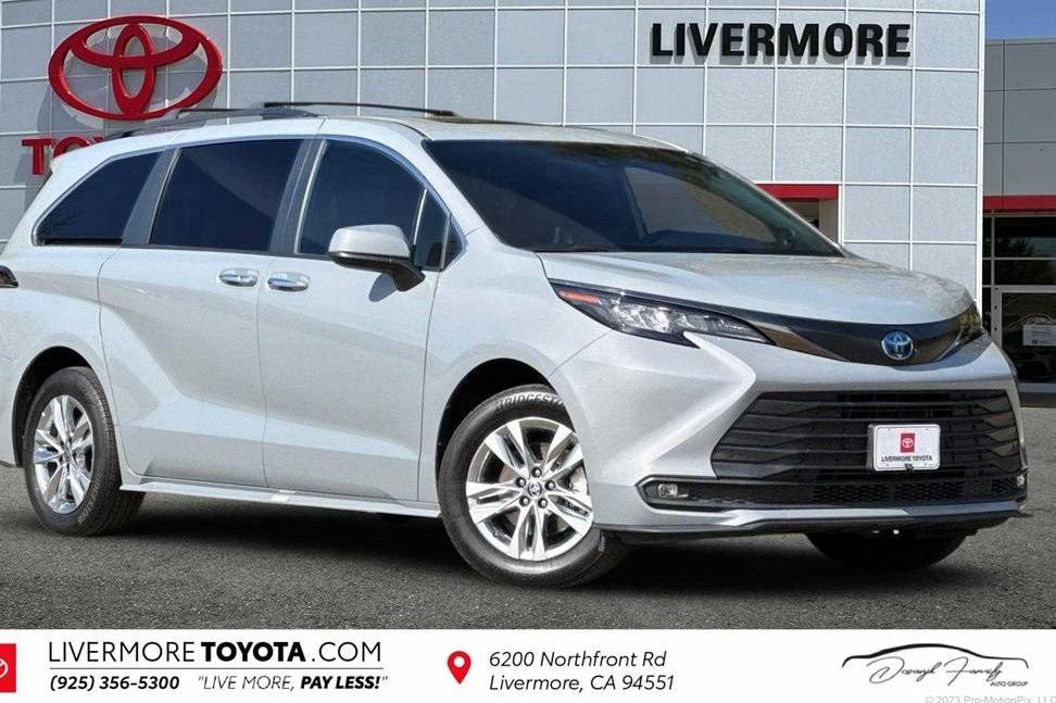 TOYOTA SIENNA 2023 5TDCSKFC2PS083071 image