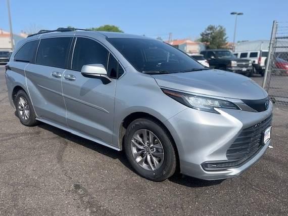 TOYOTA SIENNA 2023 5TDKSKFC7PS074572 image