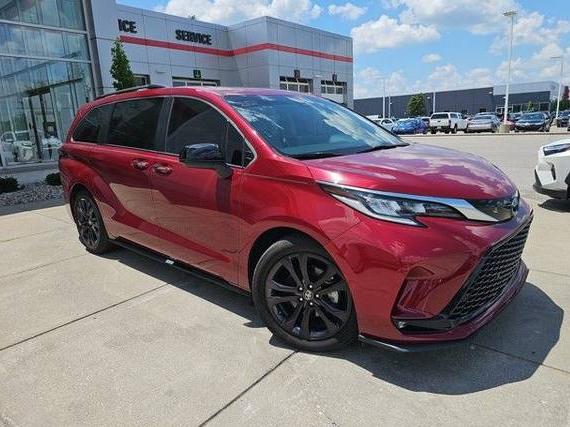 TOYOTA SIENNA 2023 5TDXRKEC8PS164607 image