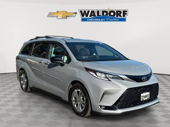 TOYOTA SIENNA 2023 5TDXSKFCXPS075611 image
