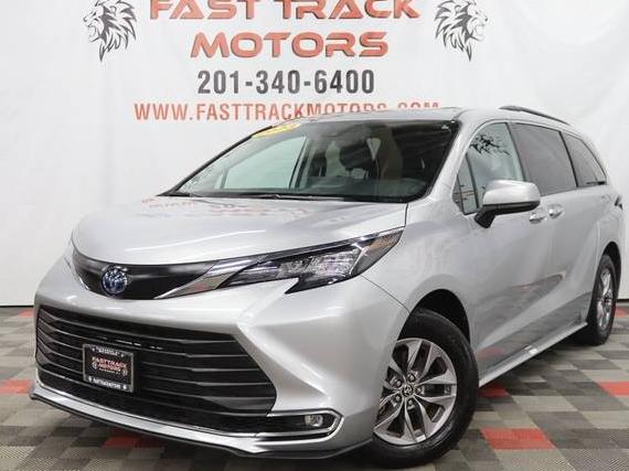 TOYOTA SIENNA 2023 5TDYRKECXPS160532 image TOYOTA SIENNA 2023 5TDYRKECXPS160532 image