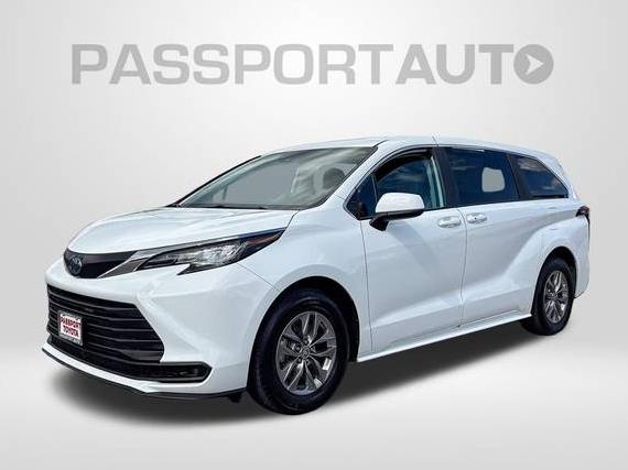 TOYOTA SIENNA 2023 5TDKRKEC6PS151767 image