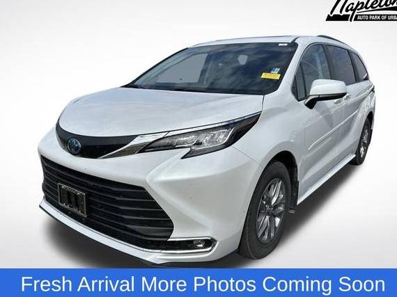 TOYOTA SIENNA 2023 5TDYRKEC3PS158718 image