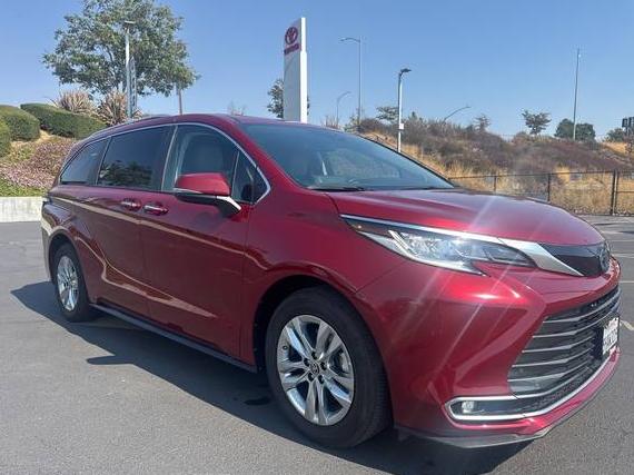 TOYOTA SIENNA 2023 5TDZSKFC3PS095224 image