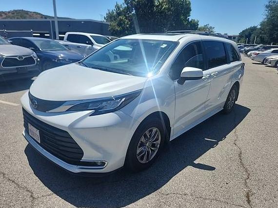 TOYOTA SIENNA 2023 5TDYRKEC6PS142531 image