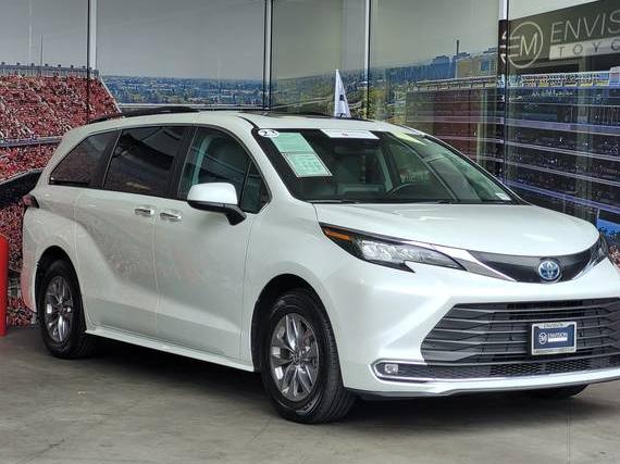 TOYOTA SIENNA 2023 5TDYRKEC8PS152252 image