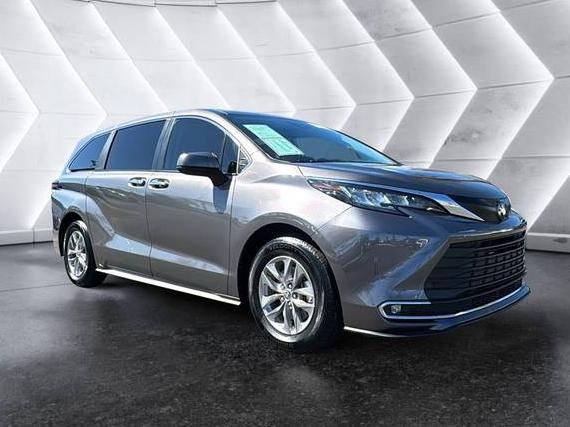 TOYOTA SIENNA 2023 5TDYRKEC1PS140671 image
