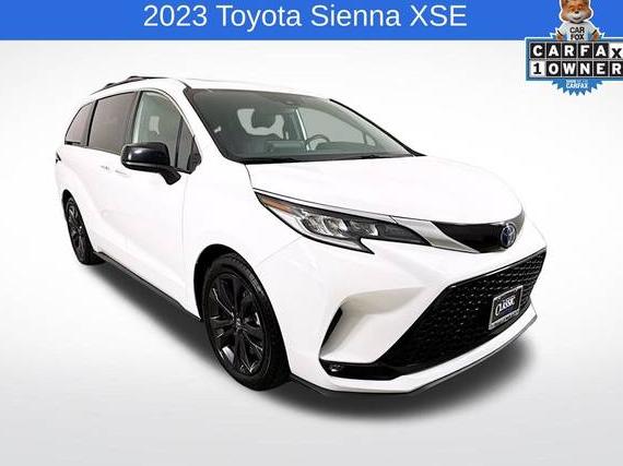 TOYOTA SIENNA 2023 5TDDRKECXPS138643 image