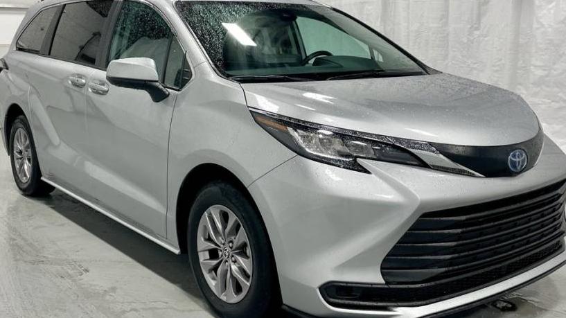 TOYOTA SIENNA 2023 5TDKRKEC5PS164347 image